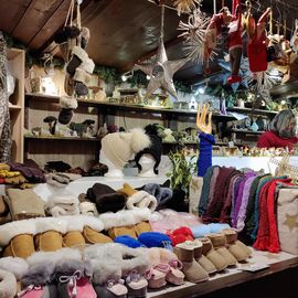 Weihnachtsmarkt vor der Frankfurter Paulskirche