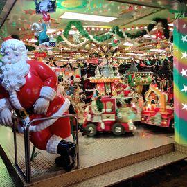 Weihnachtsmarkt vor der Frankfurter Paulskirche