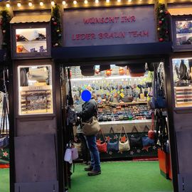 Weihnachtsmarkt vor der Frankfurter Paulskirche