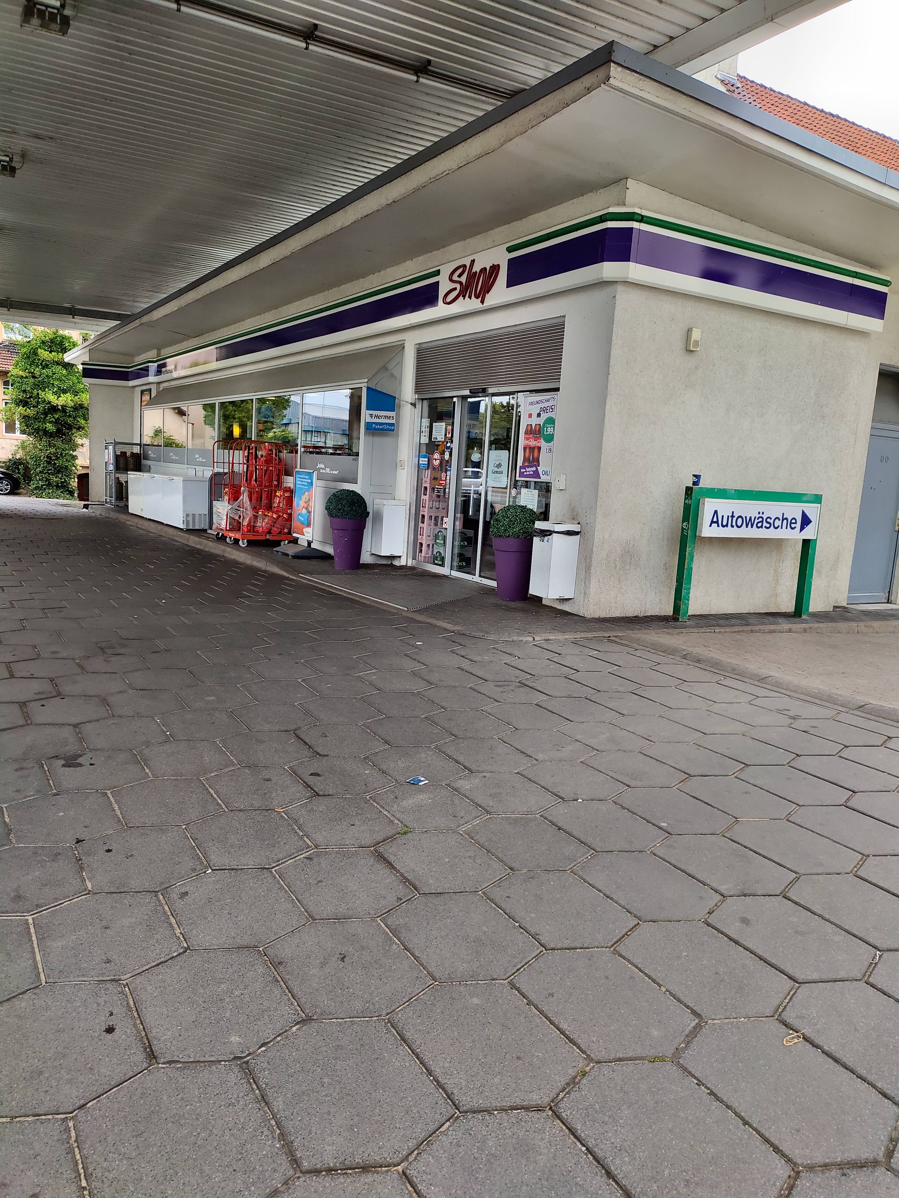Bild 3 OIL! Tankstelle in Minden