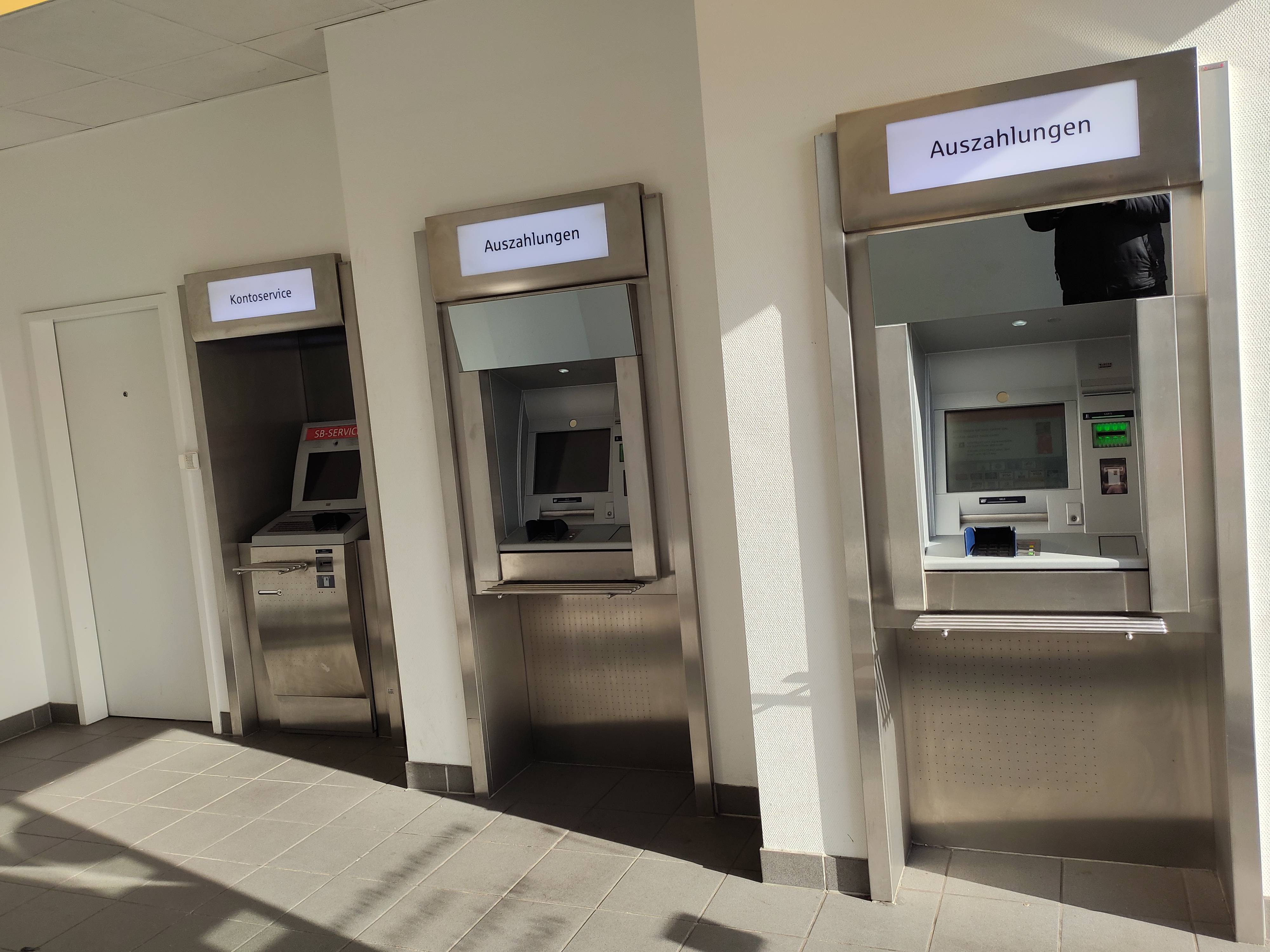 Bild 3 Herner Sparkasse Geldautomat in Herne