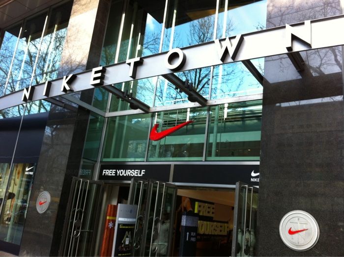 Haupteingang Nike Town