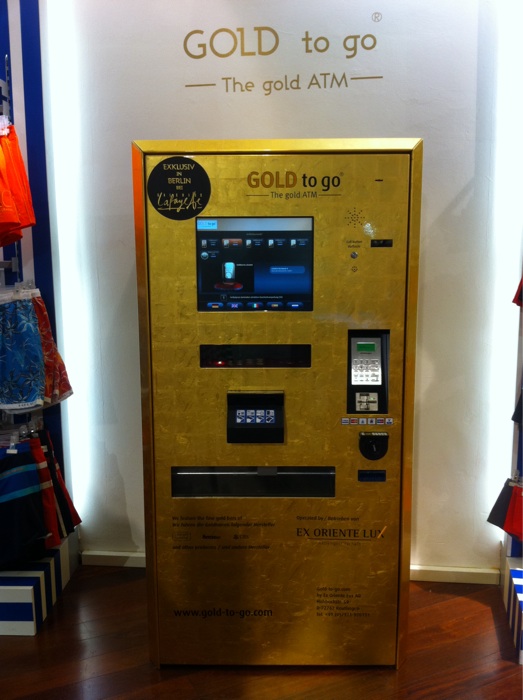 Goldbarren in der Geschenkverpackung zum mitnehmen - aus dem Automaten