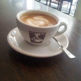 Doppelter Espresso Macchiato im Einstein Kaffee