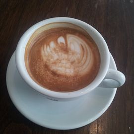Doppelter Espresso Macchiato im Einstein Kaffee