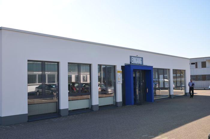 Tretten Sie ein! Hier sehen Sie den Eingang der Ernst Jüntgen GmbH!