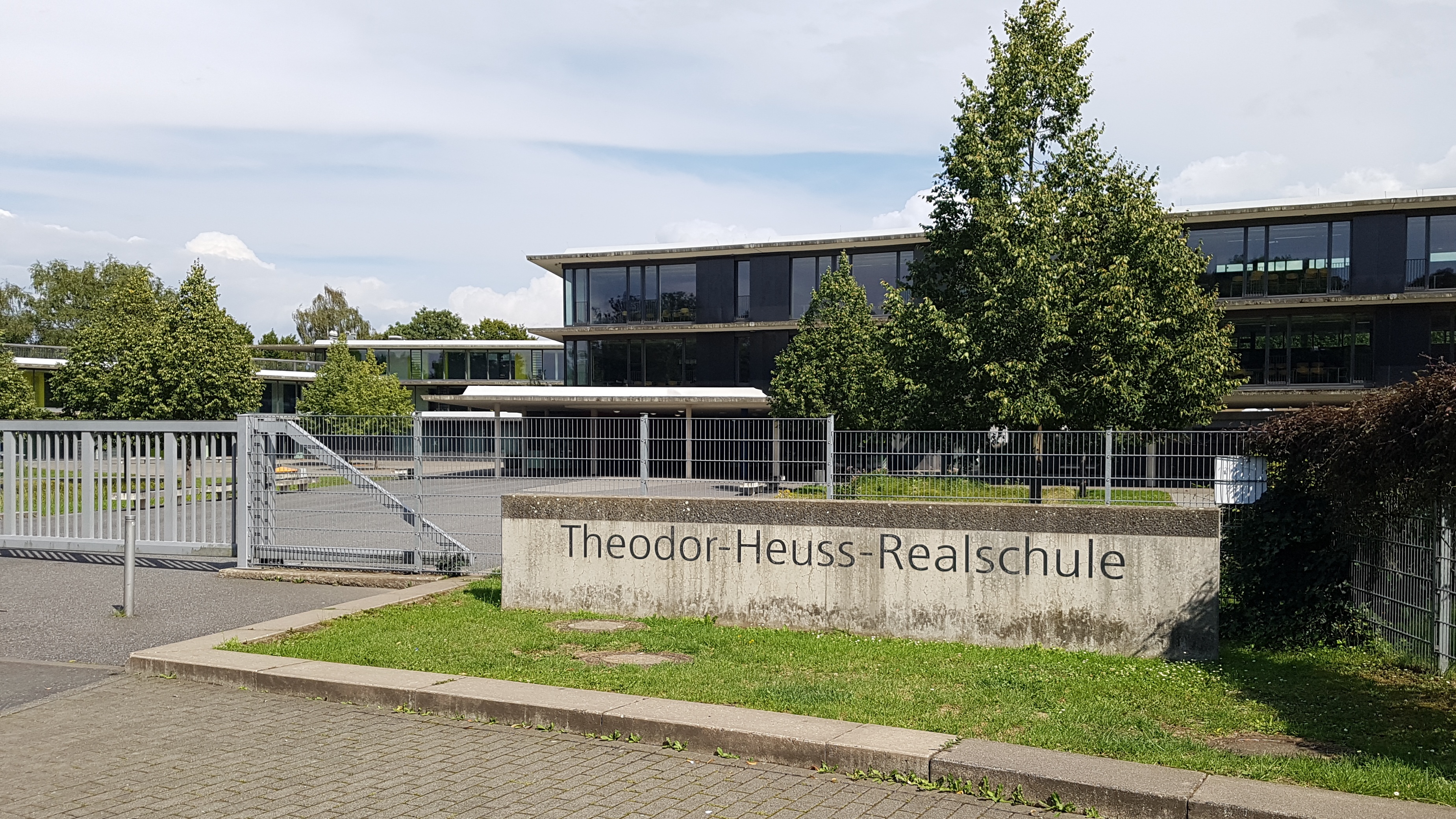 Bild 1 Theodor-Heuss-Realschule in Leverkusen
