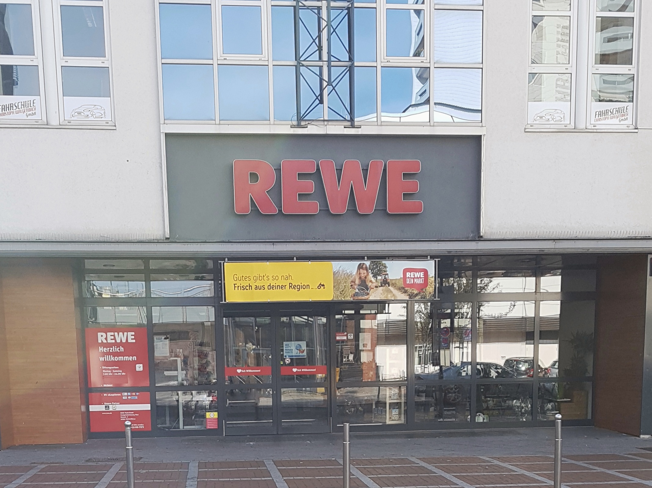 Bild 1 REWE in Leverkusen