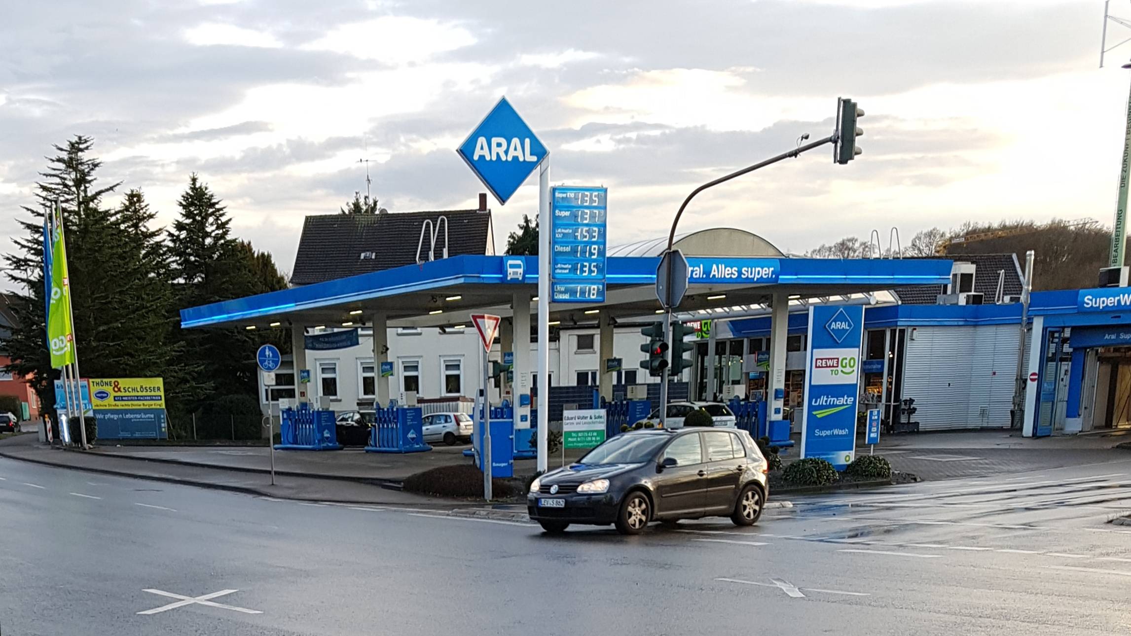 Bild 1 Aral Tankstelle in Leverkusen