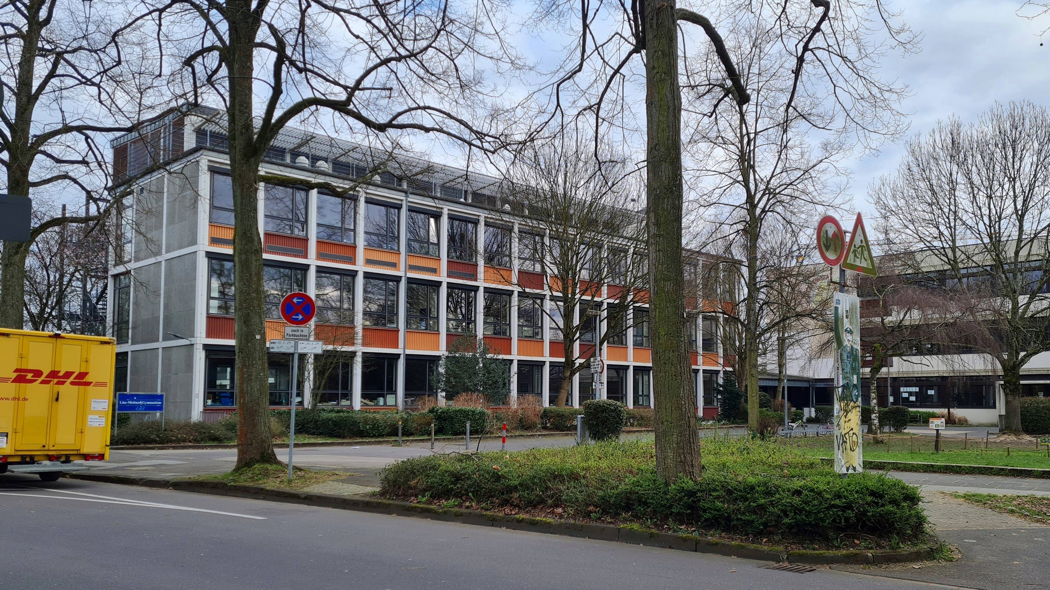 Bild 1 Lise-Meitner-Gymnasium in Leverkusen