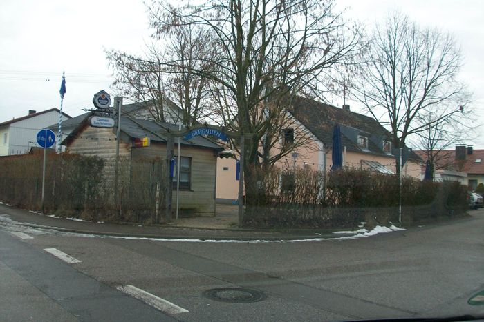 Biergarten - Gasthaus zum Schützen - Straßenansicht im Winter