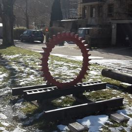 Denkmal f&uuml;r die Zahnradbahn am Bahnhof Honau.