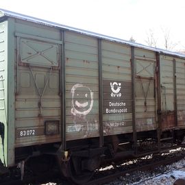 Waggon der Deutschen Bundespost im Bahnhof Honau.