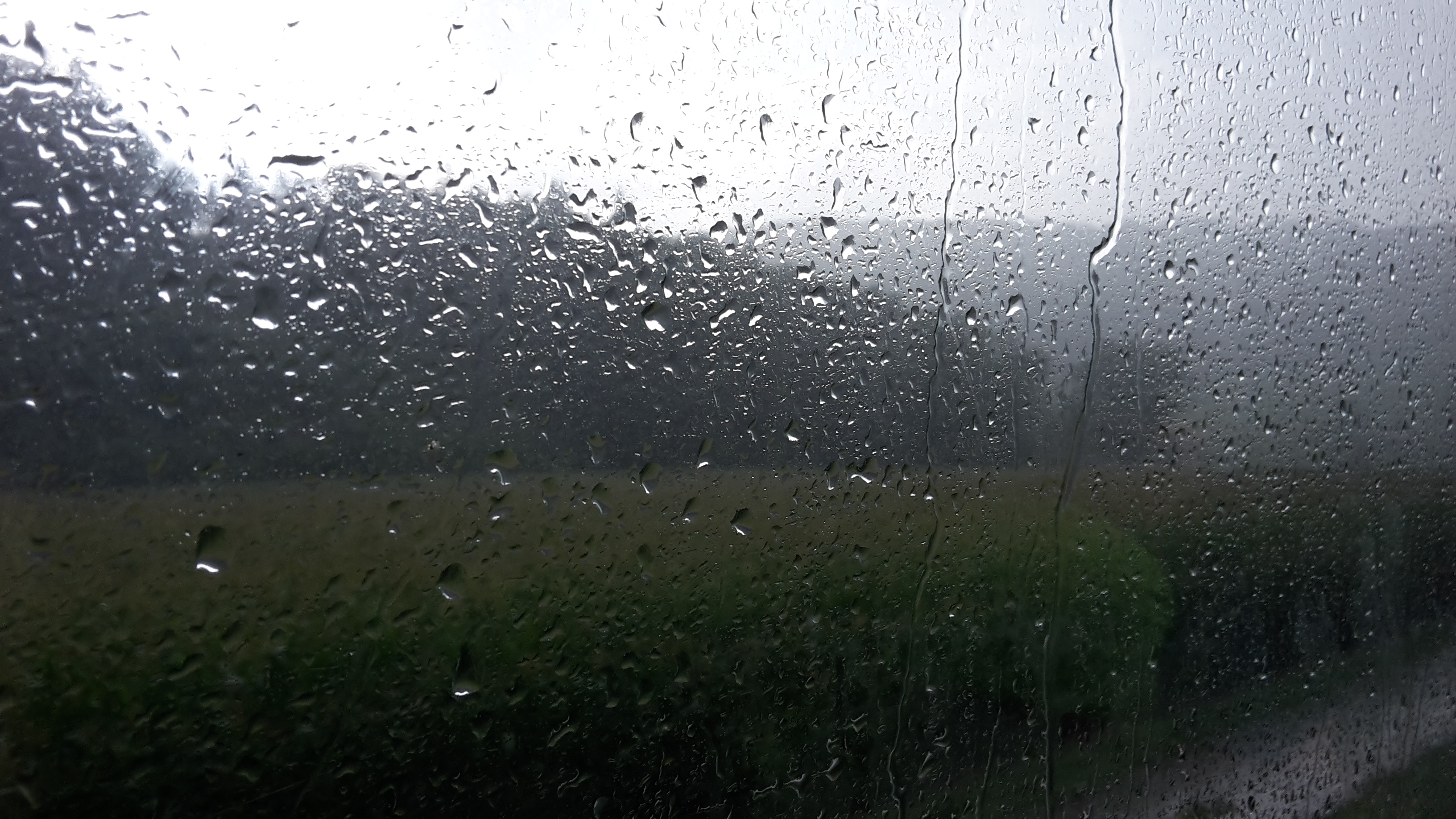 Regen auf der Fahrt durch das Schmiechtal von Schelklingen nach M&uuml;nsingen.