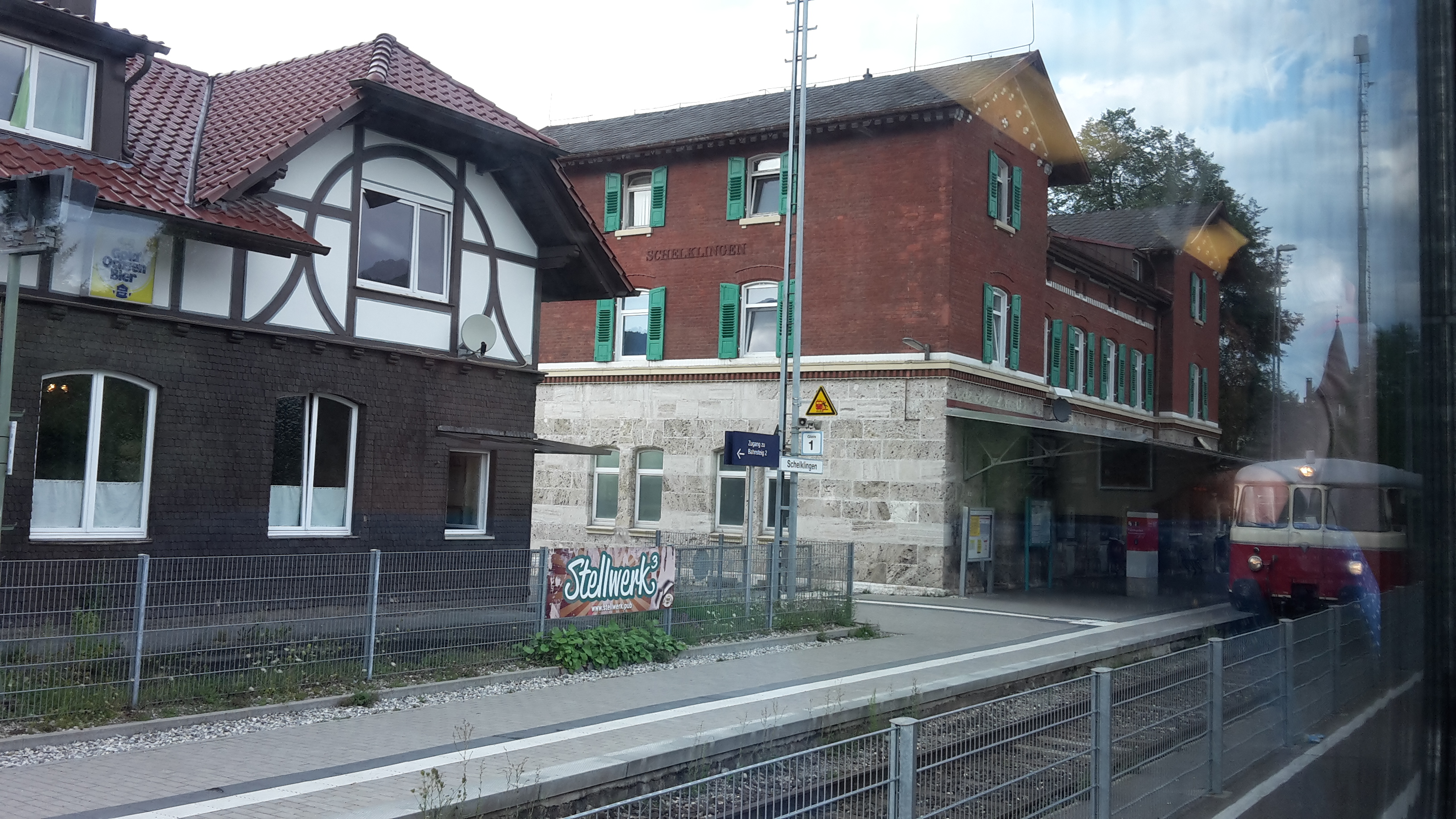 Der Bahnhof Schelklingen an der Schw&auml;bichen Alb-Bahn. Hier beginnen und enden die Regelfahrten mit dem historischen Schienenbus von MAN.