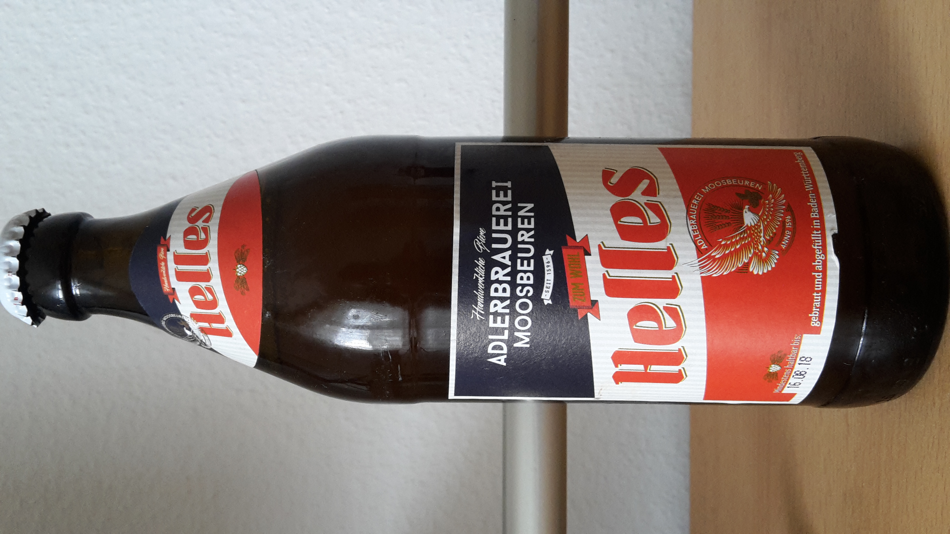 Gutes Bier in den bisherigen bauchigen Euroflaschen mit neuen Etiketten.