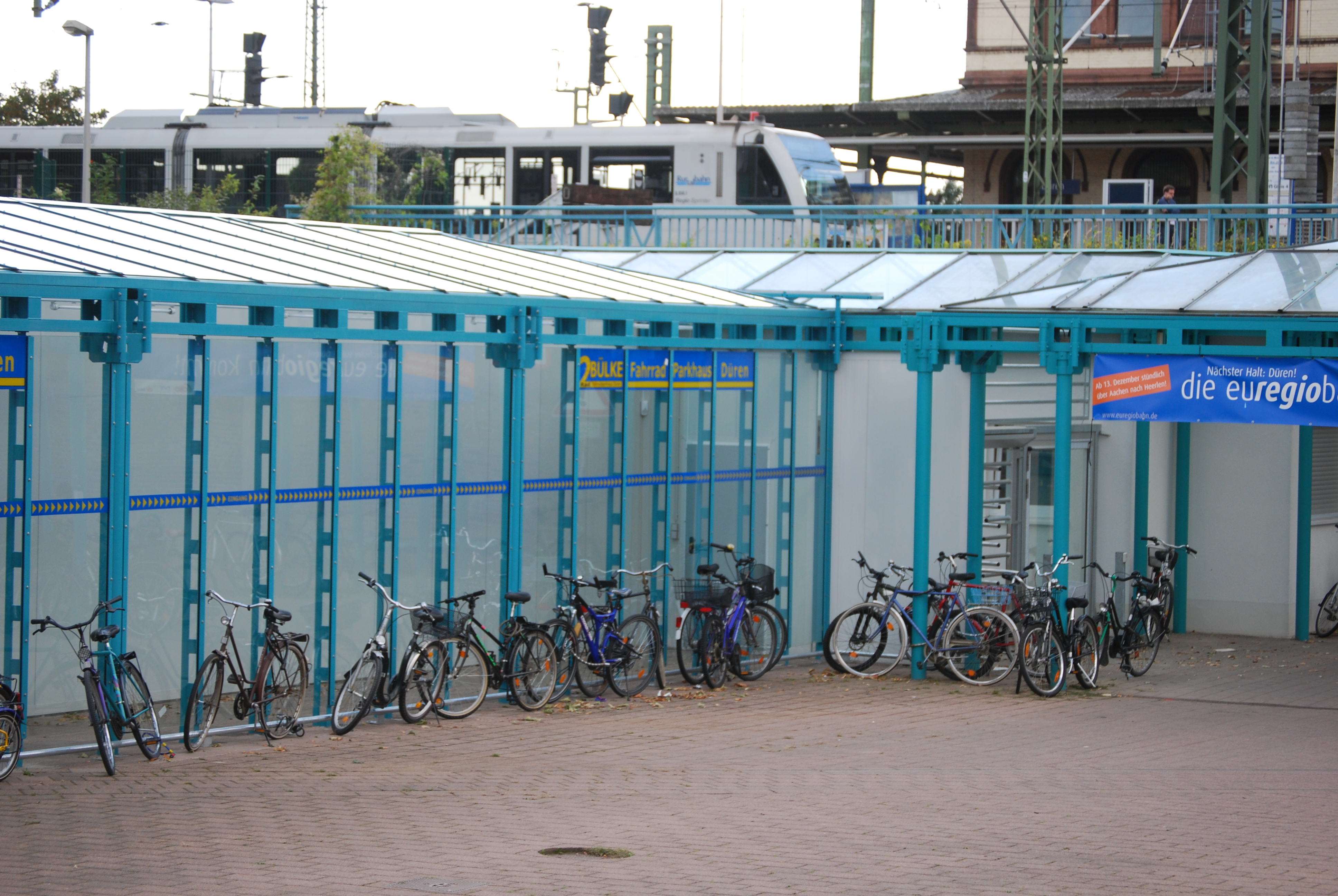 Bild 2 Fahrradparkhaus Düren in Düren