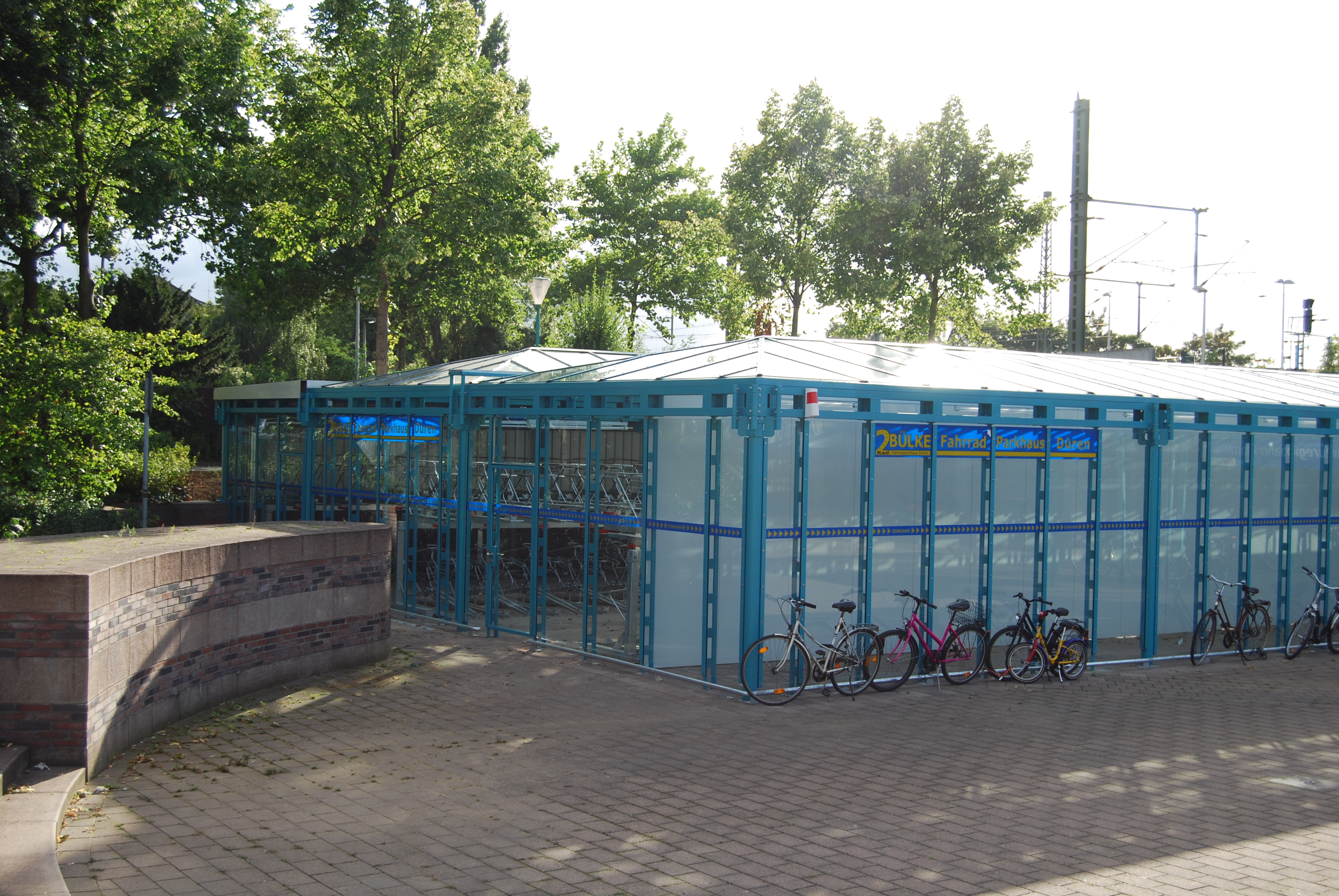 Bild 1 Fahrradparkhaus Düren in Düren