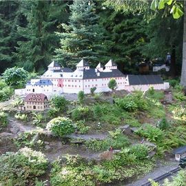 Ups, Schloss undicht? Nein, eine Miniatur im Kleinen Erzgebirge in Oederan