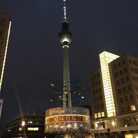 Urania-Weltzeituhr auf dem Alex in Berlin