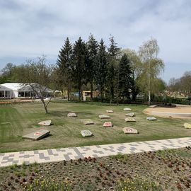 Blick vom ehemalige in die LAGA integriertem Klärwerk auf eine Touristenversorgungsanlage