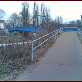 die neue Brücke vor der Uferumgestaltung