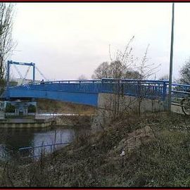 die neue Brücke vor der Uferumgestaltung