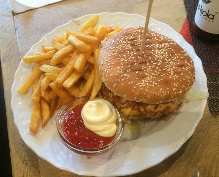 Zweiter Burger gegen Hunger