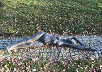 Bild zu Skulpturengruppe "Havel" im Park von Schloss Ribbeck