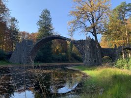 Bild zu Azaleen- und Rhododendronpark Kromlau, Rakotzbrücke