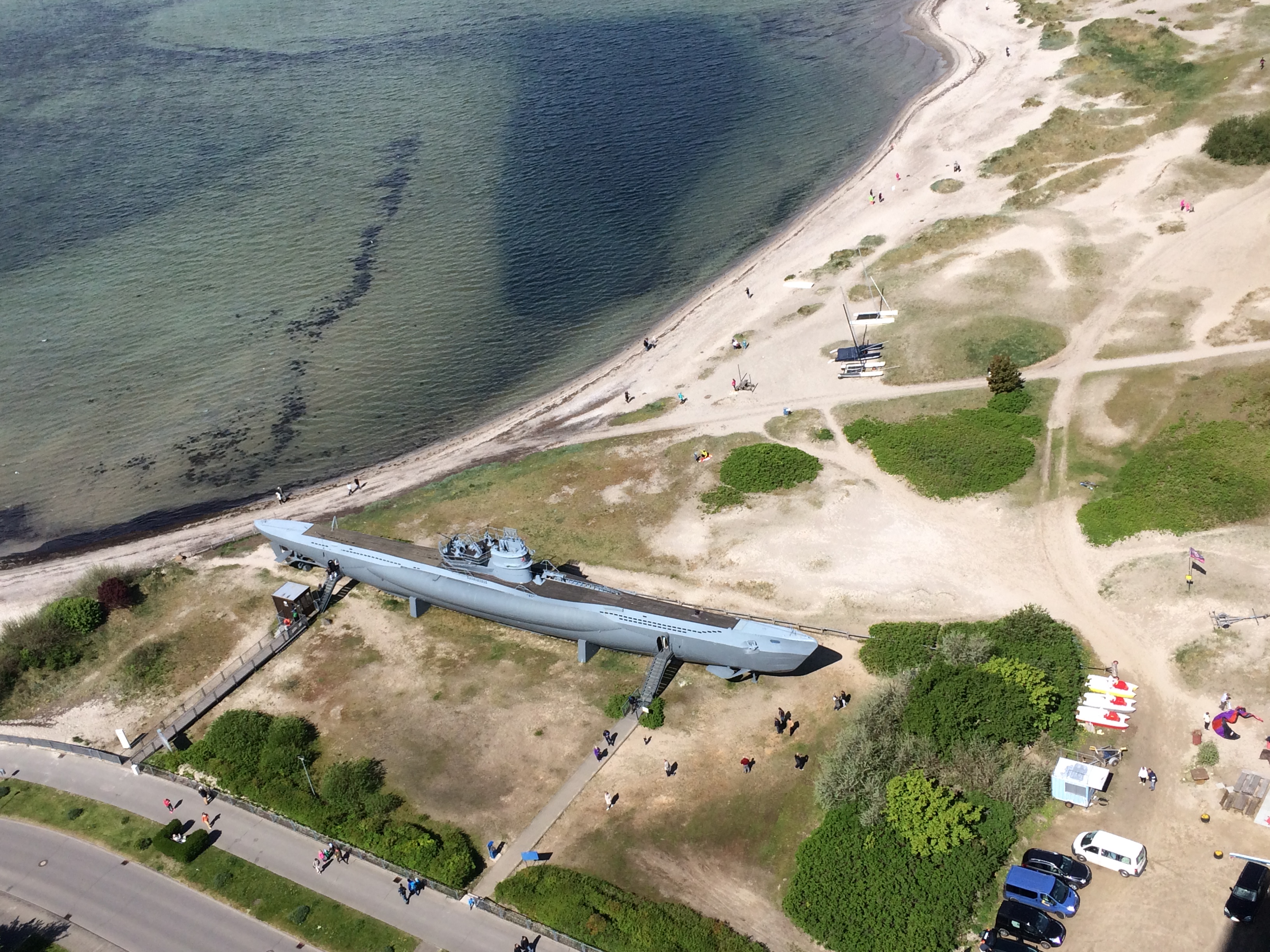 Bild 60 Marine-Ehrenmal und U-Boot "U-995" in Laboe