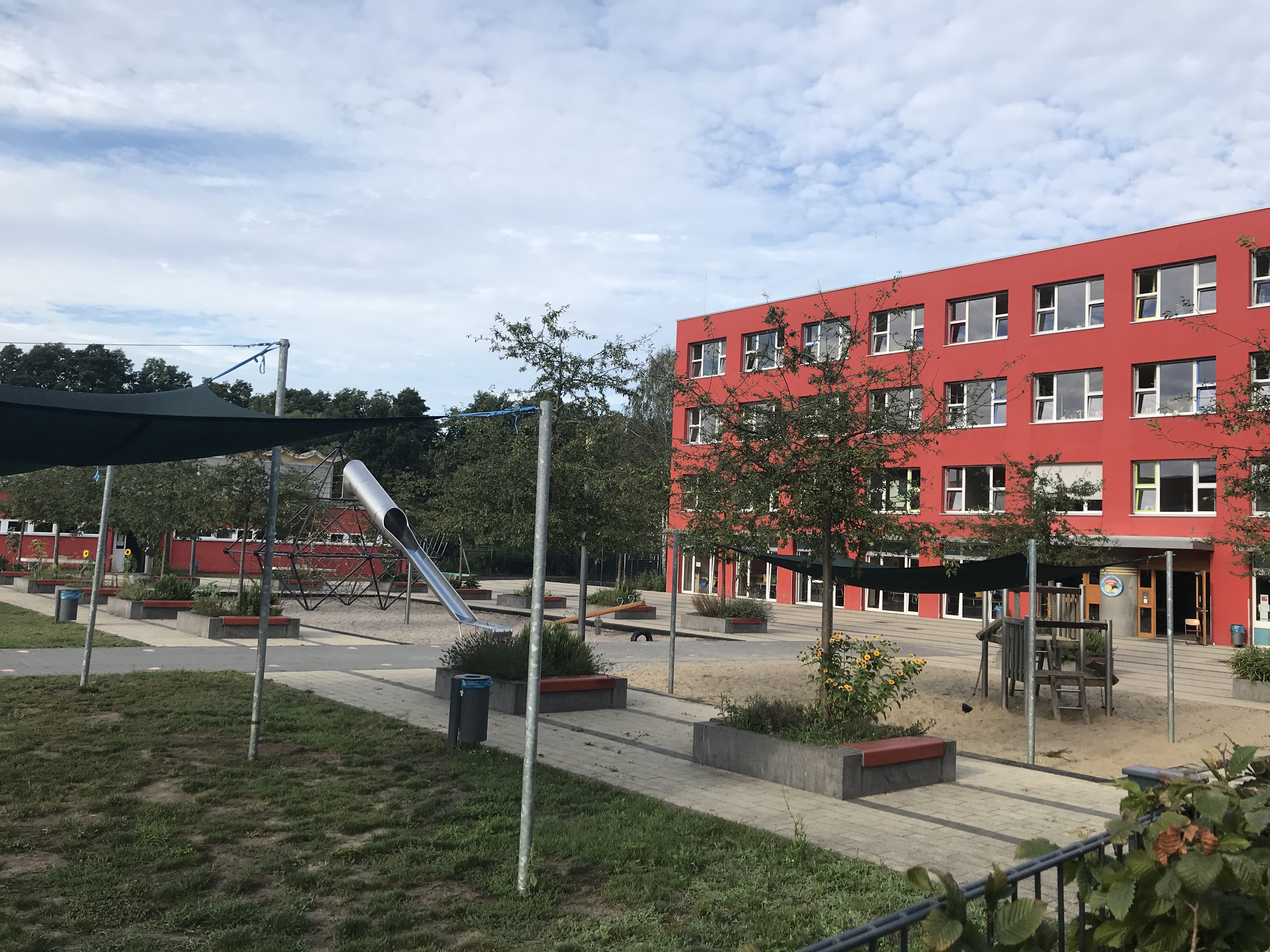 Bild 4 Neddermeyer-Grundschule in Oranienburg