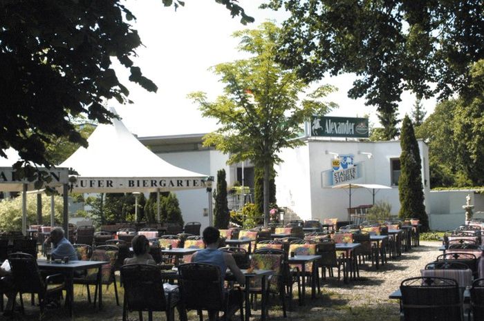 Restaurant Alexander mit Biergarten.