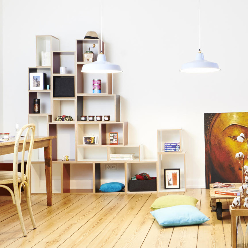 bSquary fertigt in Hamburg Regale und Designmöbel aus nachhaltigem Holz. Es gibt dabei drei Basis Regalelemente aus denen sich individuelle Wohnideen verwirklichen lassen. Egal ob bunt-kreativ oder klassisch-geradlinig.