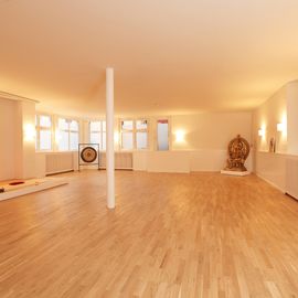 Großer Seminarraum des ARDAS Yogazentrums in Hamburg