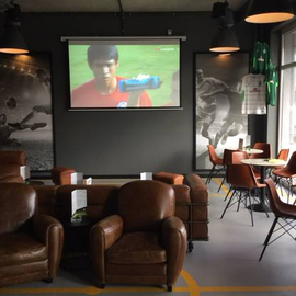 Sportsbar ARENA mit Loungebereich
