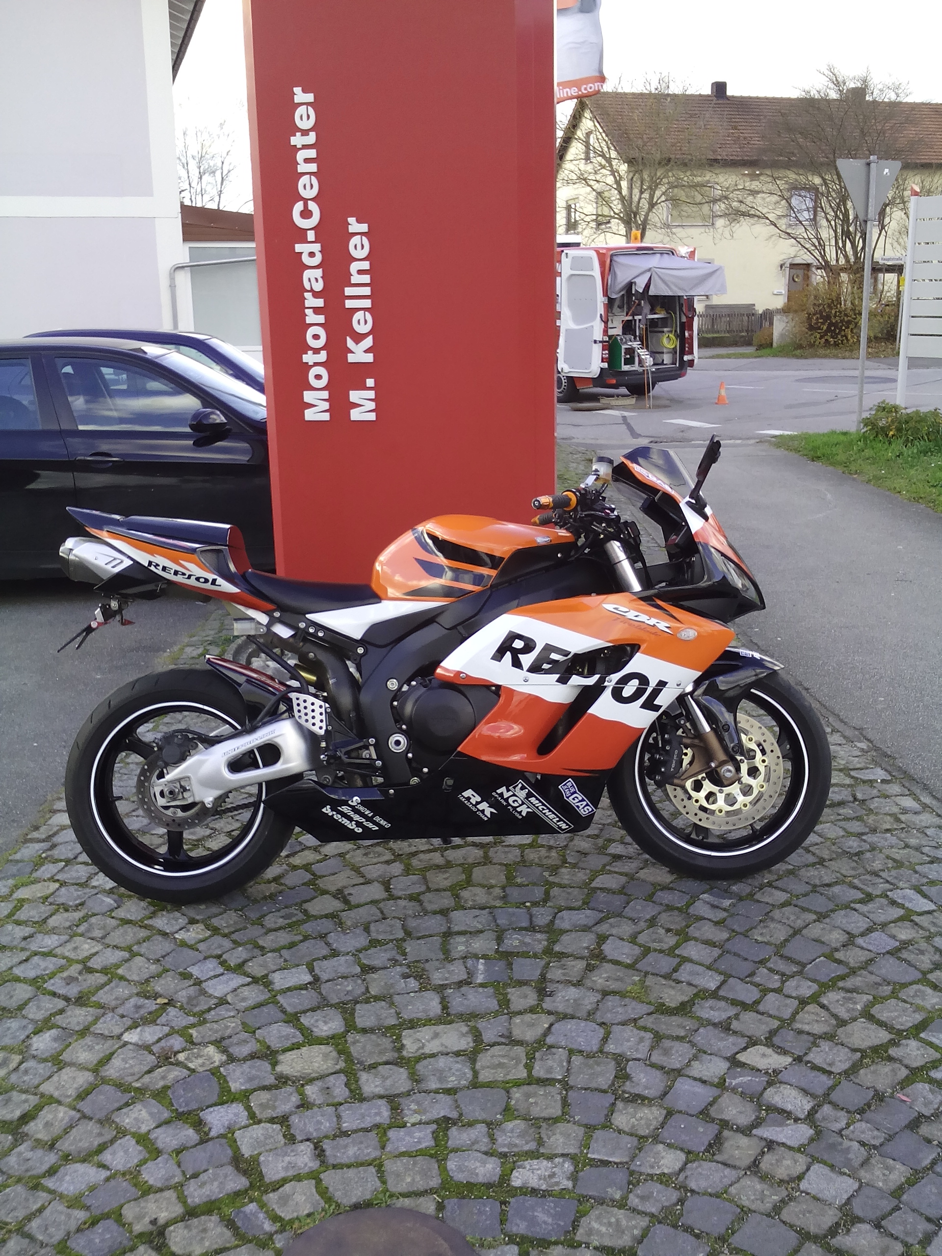 Bild 1 Motorrad-Center M. Kellner GmbH in Roding