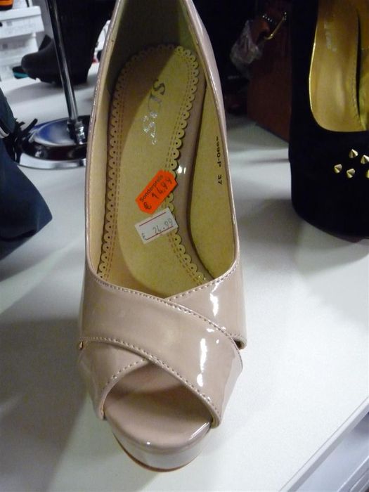 M & S Shoes