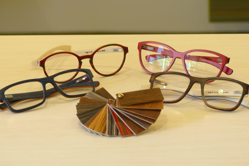 feine Brillen aus Holz