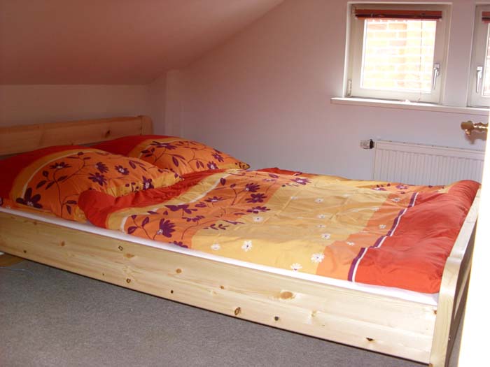 Schlafzimmer mit Doppelbett im 1.OG
