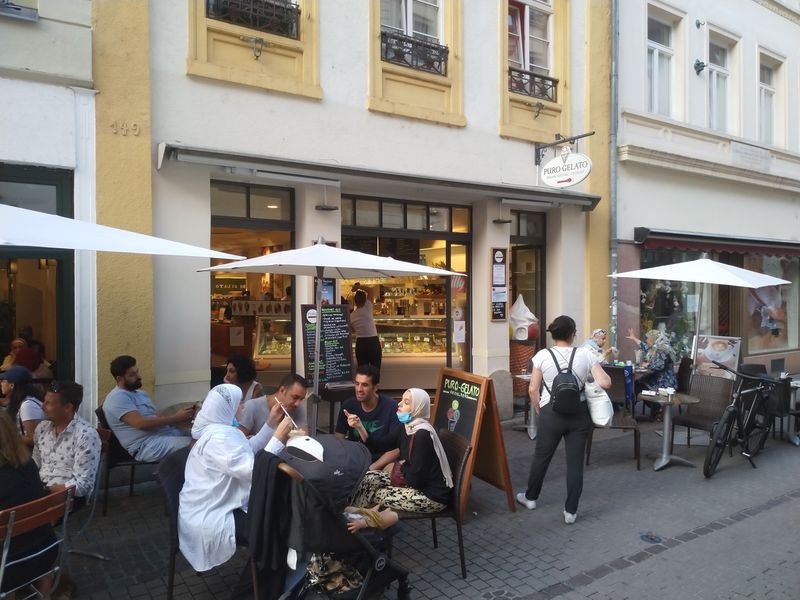 Das Eiscafé Puro in der Heidelberger Fußgängerzone