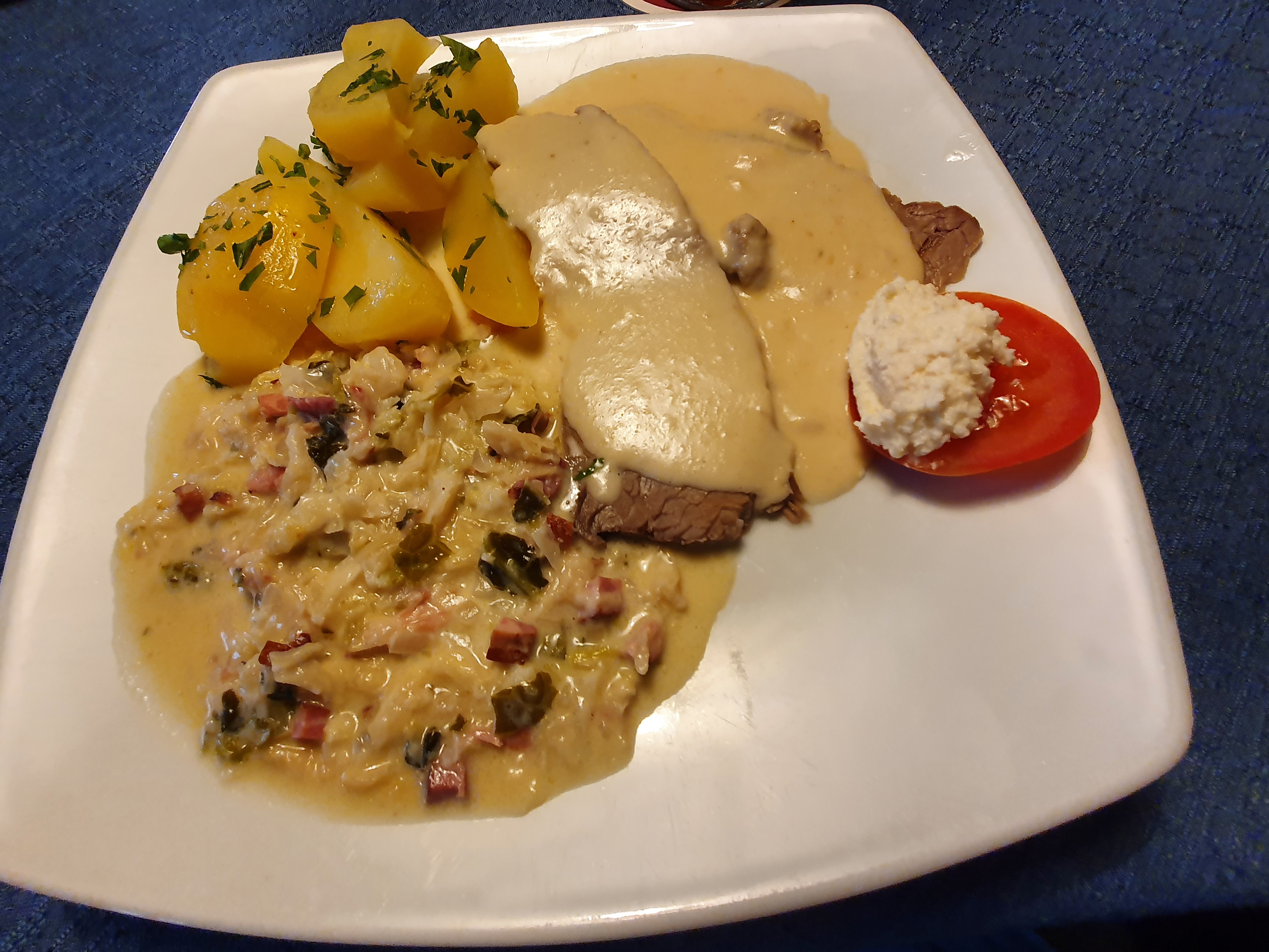 Mastochsenfleisch mit Meerrettichsauce und Sauerkraut