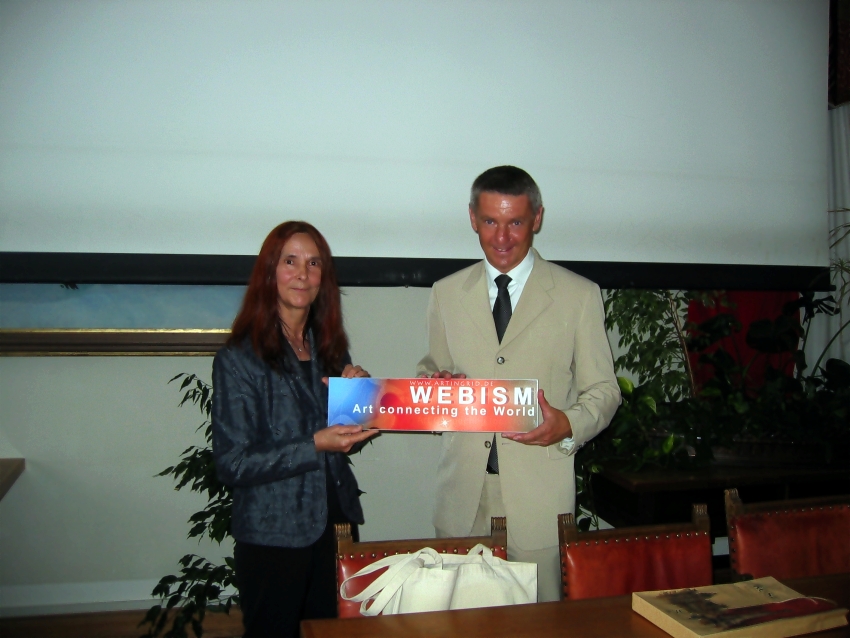 Thomas Schmid (Bürgermeister bis 2014) und Ingrid Kamerbeek, WEBISM Group of Worldwide Artists 2010 beim Empfang für Neubürger. Eine nette Geste der Stadt für Neuankömmlinge.