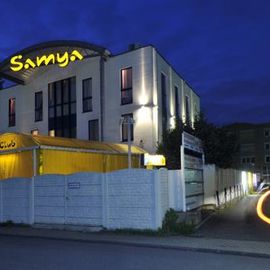 Samya Club, Außen