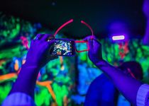 Bild zu GlowZone 3D Schwarzlicht Minigol in Bielefeld