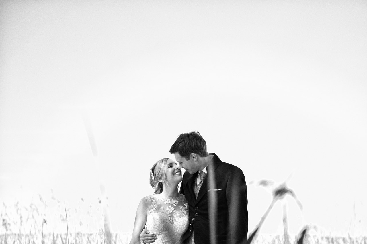 Hochzeitsfotografie von Brautpaar in schwarz-weiss