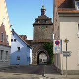 Osterbrunnen am Markt in Leutershausen