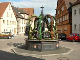 Bild zu Osterbrunnen am Markt