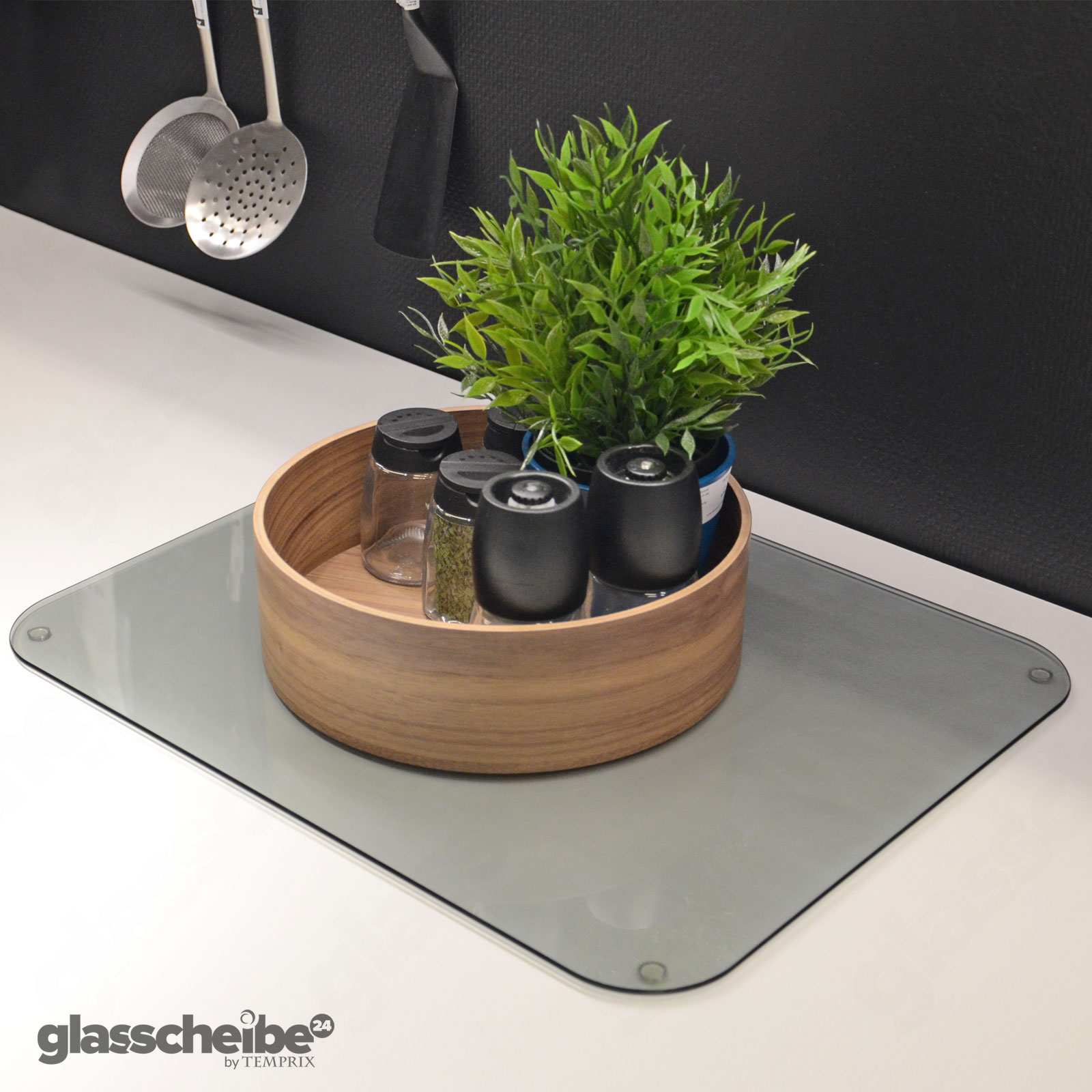 Platzteller aus Glas für verschiedenste Einsatzmöglichkeiten in Küche, Wohnzimmer und Arbeitszimmer.