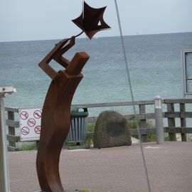 Skulptur Mann im Sturm auf dem Seebr&uuml;ckenvorplatz, an anderer Stelle schon beschrieben